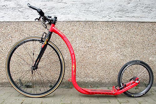 Kickbike G4 Tretroller in Rennversion