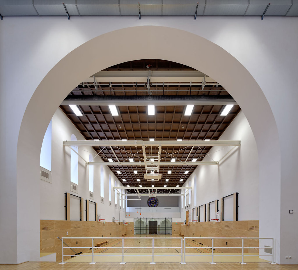 Sporthalle