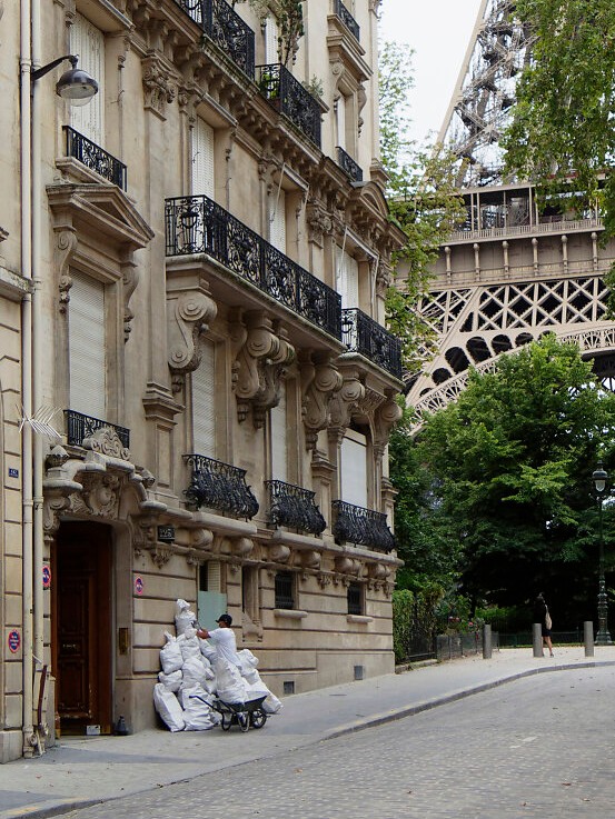 Renovierung eines historischen Wohnhauses in der Nähe vom Eifelturm in Paris, Frankreich