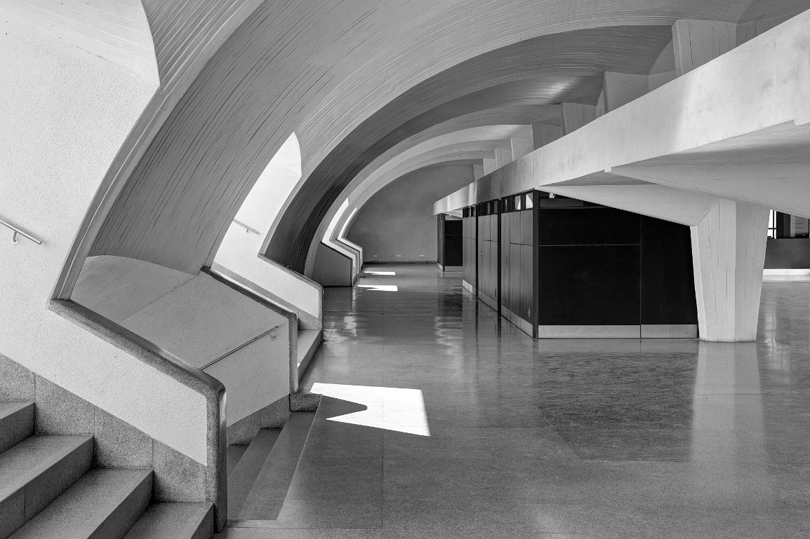 Hipodromo de la Zarzuela Madrid, Spanien / Arch. Carlos Archines + Martin Dominguez +Eduardo Torroja Miret