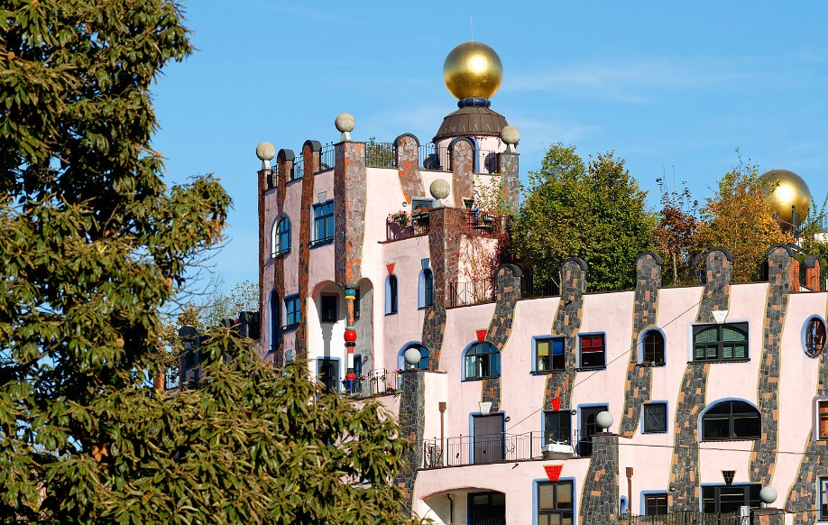 Grüne Zitadelle von Madgeburg, architektonisches Werk des Künstlers Friedensreich Hundertwasser