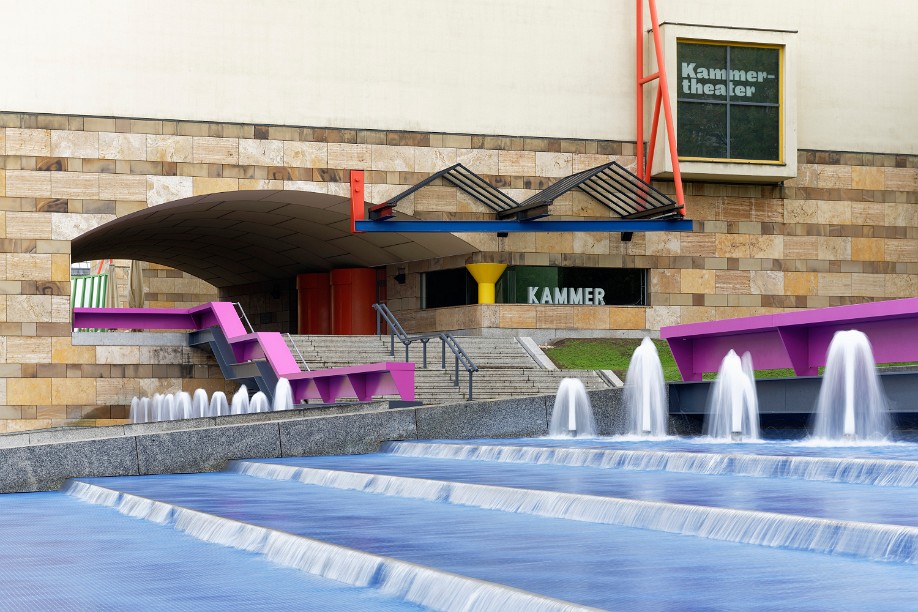Kammertheater Stuttgart, Architekt James Stirling