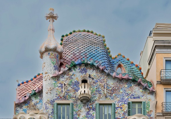 Wohnen Wohnen Waldspirale,Espaces d'Abraxas, Arenes de Picasso, Casa Vicens u.a.